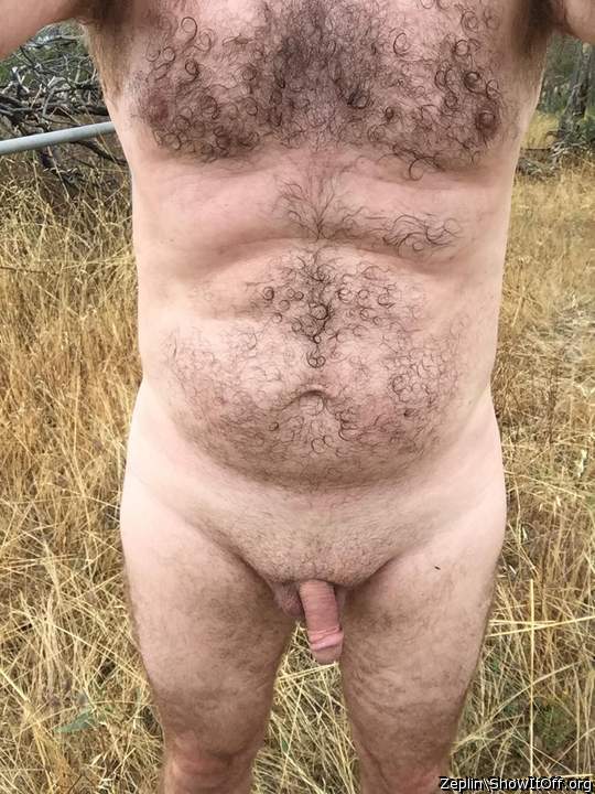 love to have some outdoor cock fun with you    