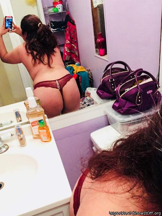 Such a hot ass, would love to be playing with it and you!