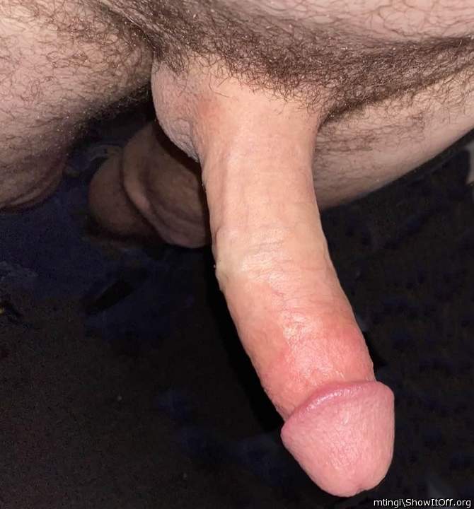Would love to worship, suck off this hot thick cock 
