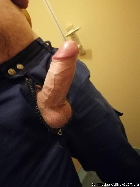 I love to see a good stiff piece of fat cock and heavy balls