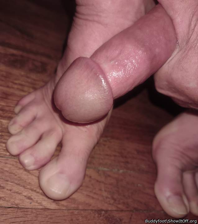Super hot shot! Cum on Your feet and let me lick ist clean !