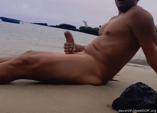 Jerking in public at the beach ;)