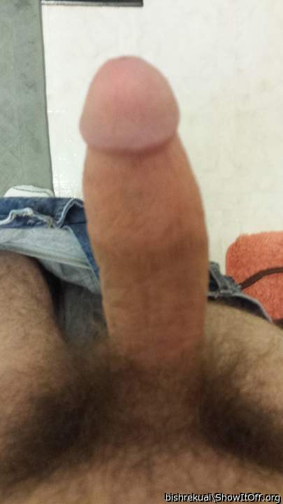nice thick one and love the pubes 
