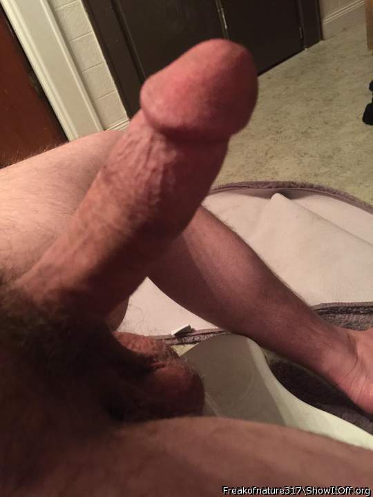 That is TRULY a great looking dick ya got there!  Very nice!