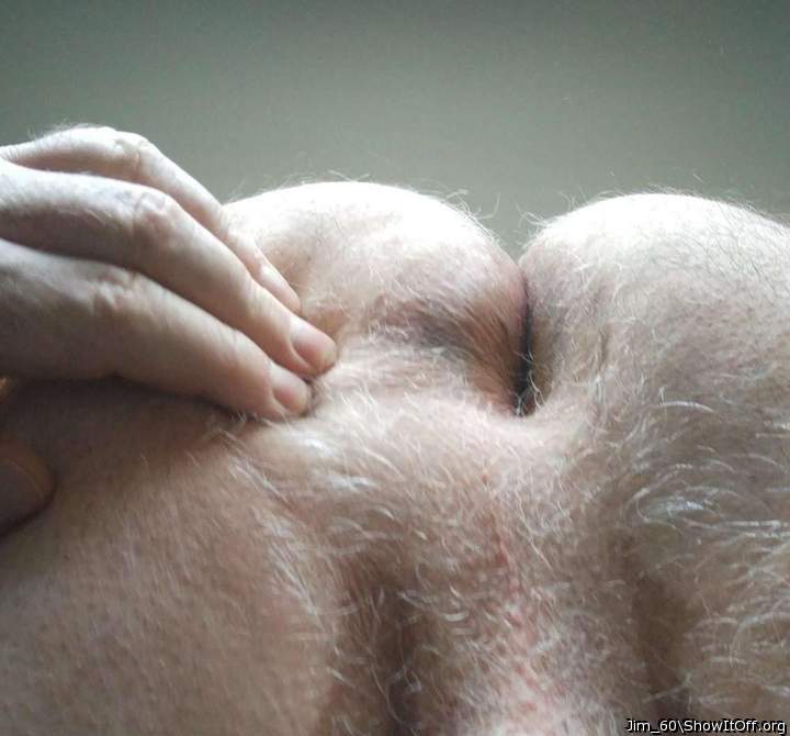 I just LOVE a hairy man pussy and BALLS... YUMMMMie...    