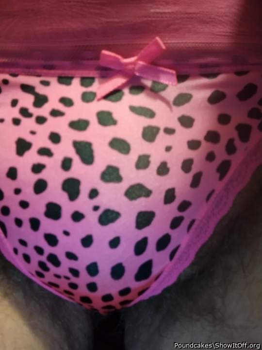 FUCK......DADDY WANTS TO GET HIS MOUTH INSIDE THOSE PANTIES