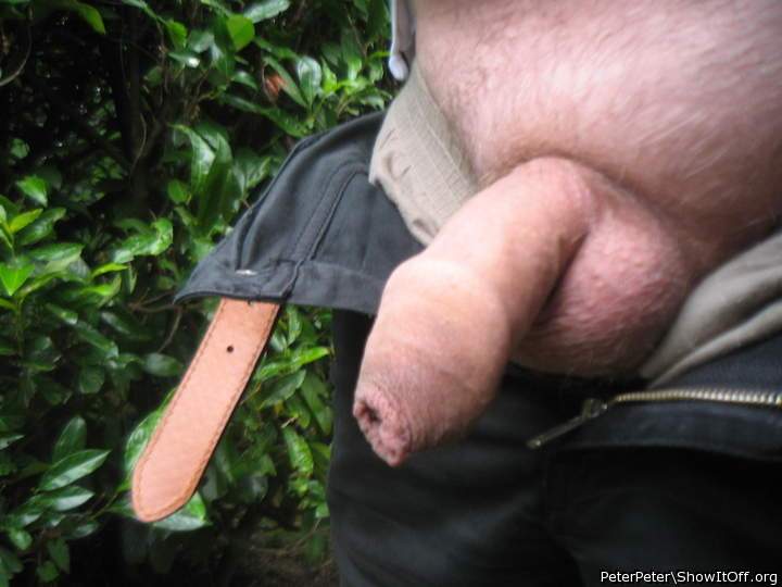 Pull that foreskin back to expose that lovely knob.