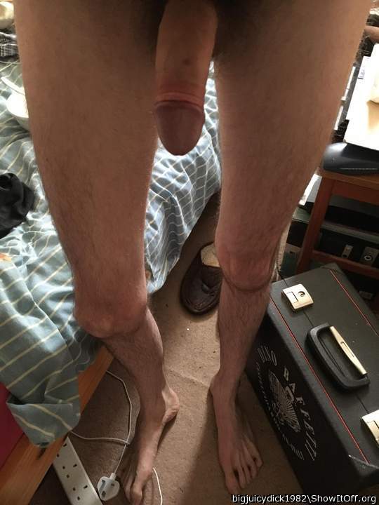 beautiful bare feet! 