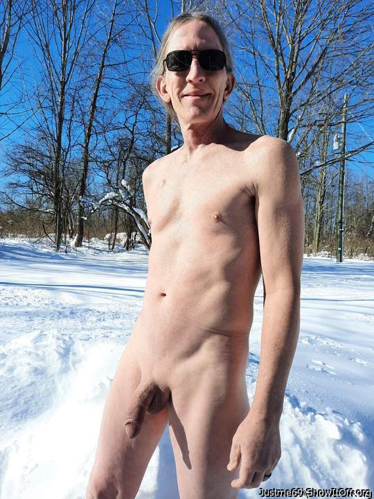 would like to play in the snow with your cock