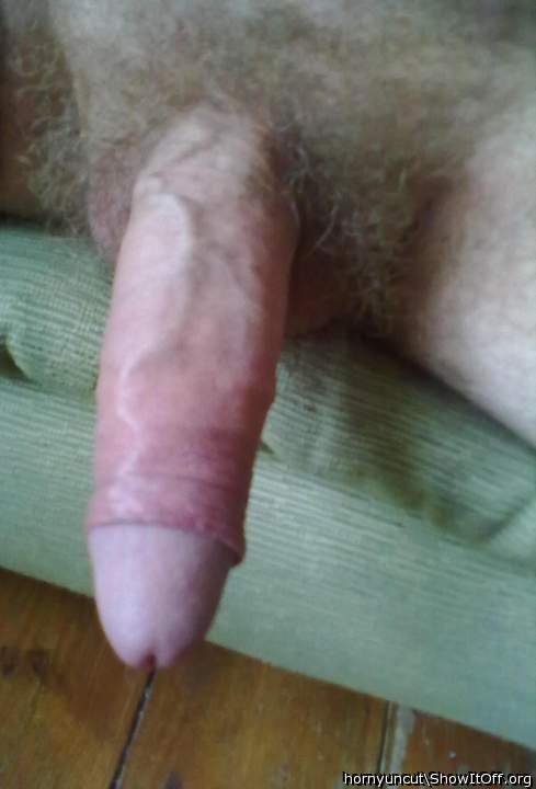    love to slow suck that long thick uncut beautiful cock!!