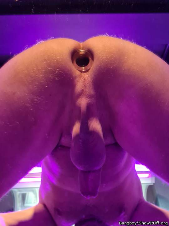 Who wants to put his dick in me?