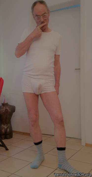 Berndis: bulge in white HOM underwear (2021.06)
