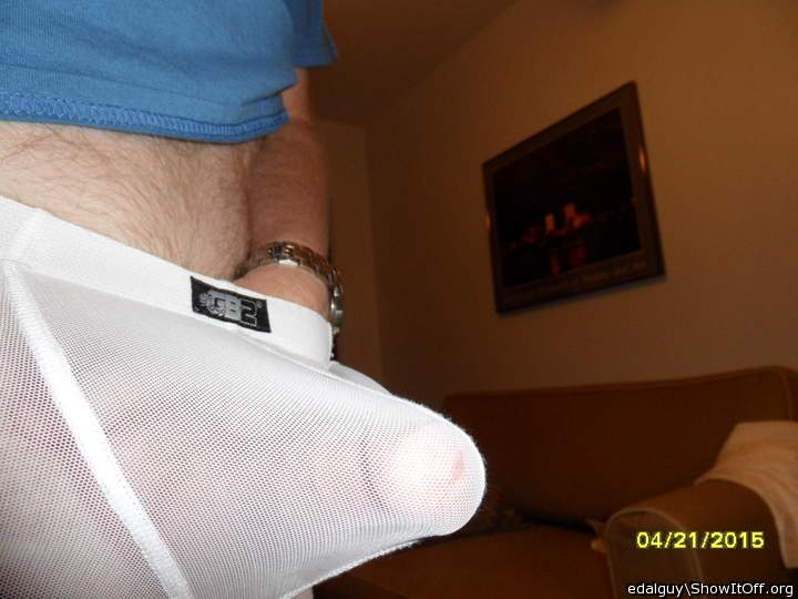 Great bulge! I would love to suck your cock through the fabr