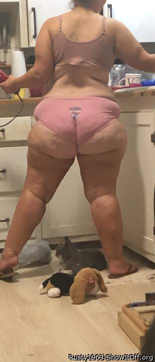What an amazing huge ass on your wife!!