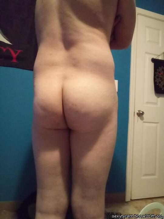 A sexy backside with horny cheeks.