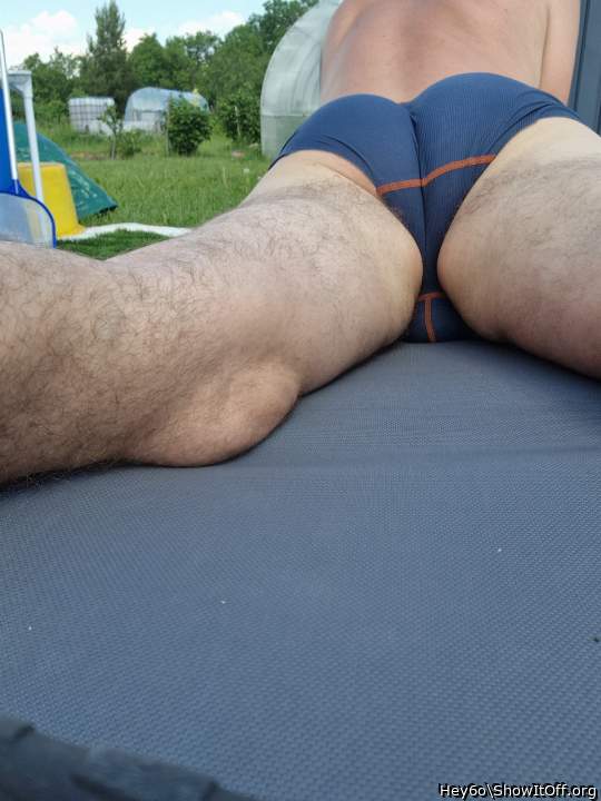 Adult image from Hey6o