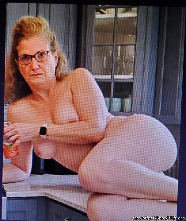 Mmmmmm What a sexy pose. Your pose has me hard and throbbing