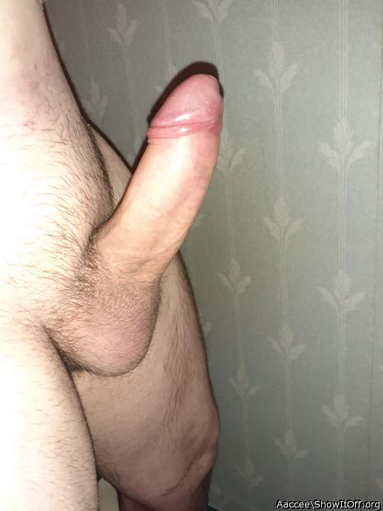 Love how thick it looks! Open me up, fuck me balls deep and 