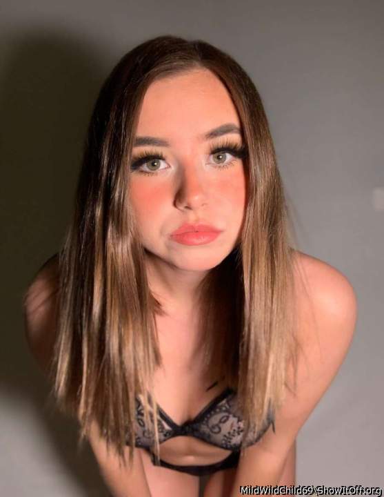 You're so pretty. I wish you'd suck my dick mmmm 