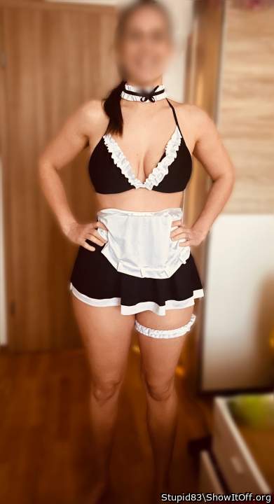 Tynna as French maid &#129322;
