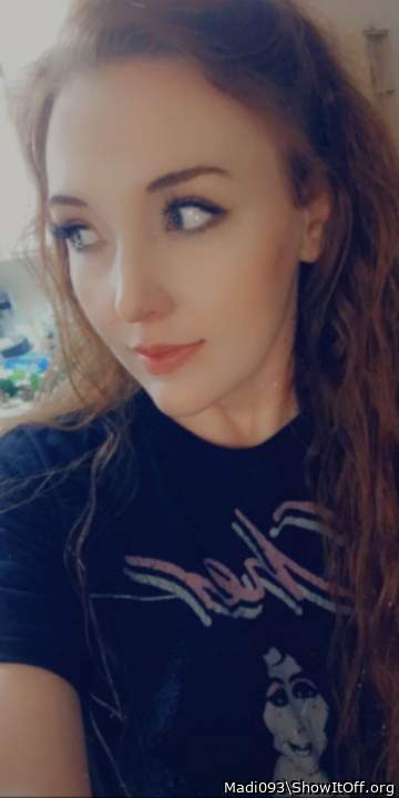 Gorgeous ginger is looking to get plastered   