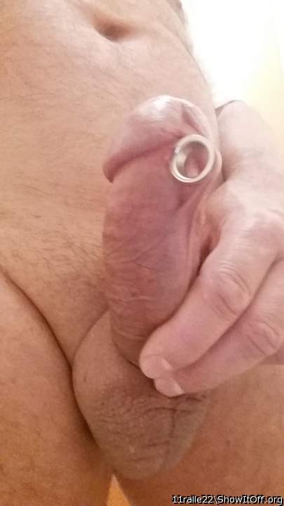 Very nice large frenum piercing!!!    