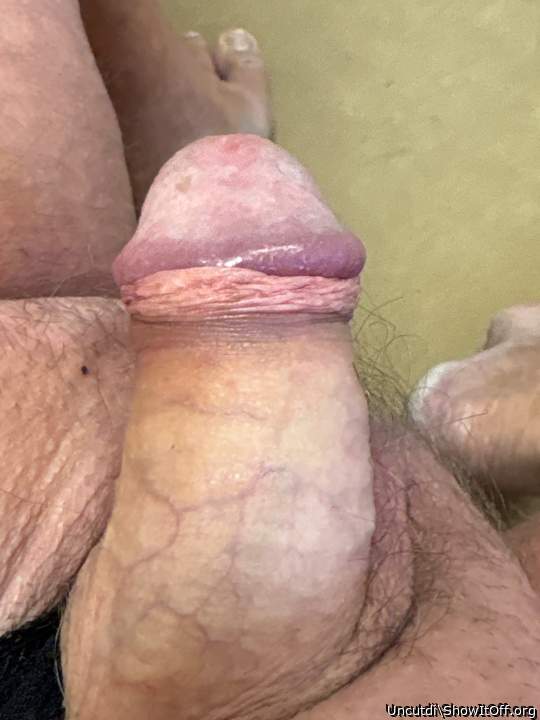 Mouth right at it, lips wet willing n persd-push inside