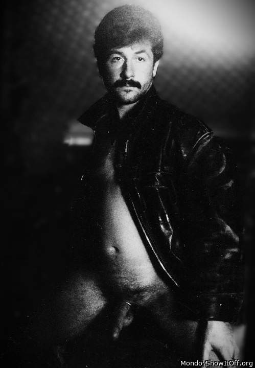 Mondo Posing 1979