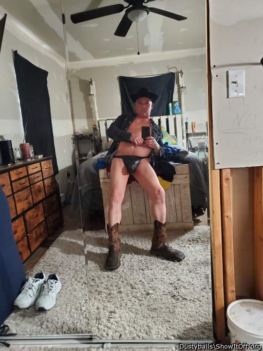 Adult image from Dustyballs