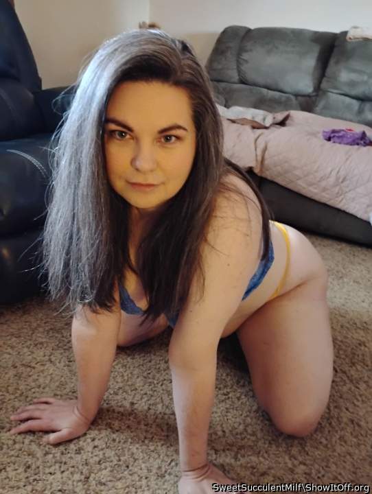 I love this pic! Very sexy and seductive!