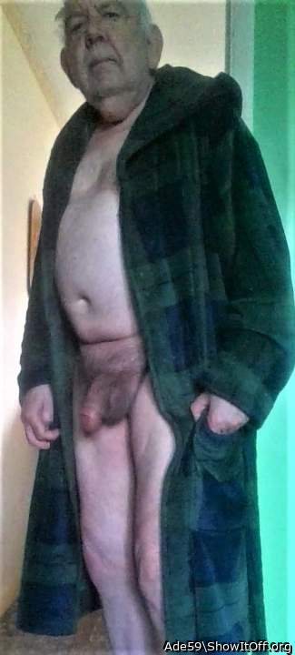 Full frontal pose is always very inviting! And in good taste