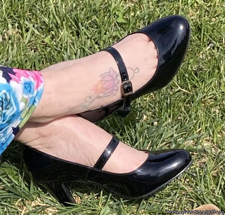 Adult image from MrsSexyFeet