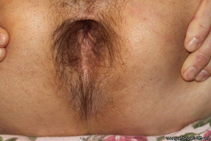 My hairy ass pussy needs a Christmas Morning treat.....