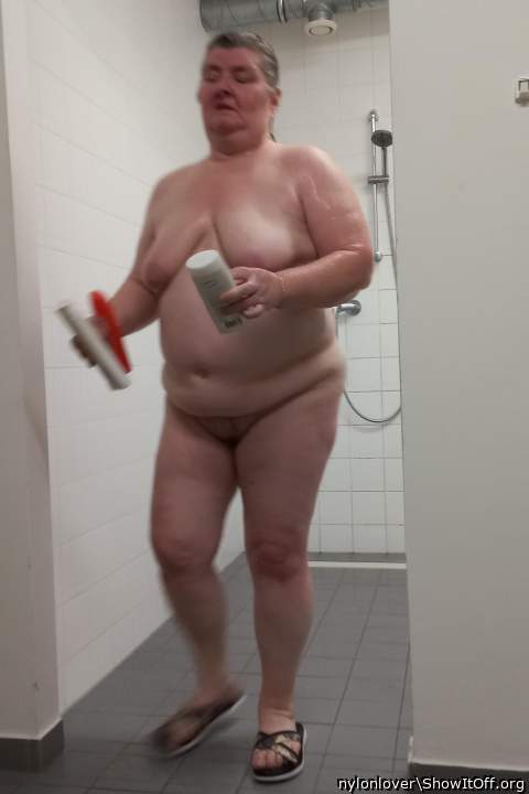 Adult image from nylonlover