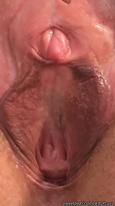 Mmm let me suck on that clit