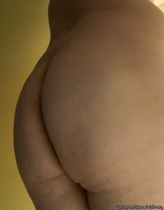 Adult image from daintyboi
