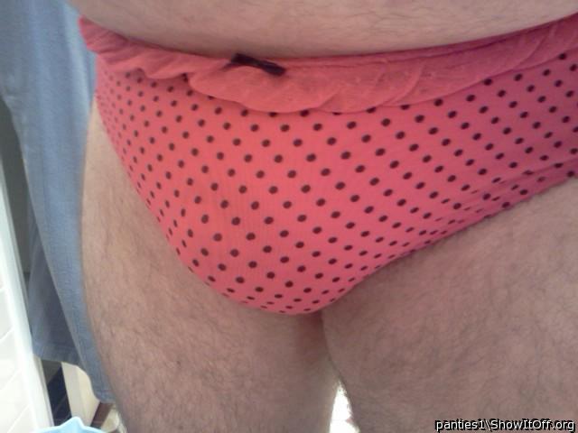 Would love to rub my erection next to those panties.
