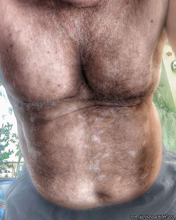 So hot. Wrap my arms round u n tongue fuk ur mouth