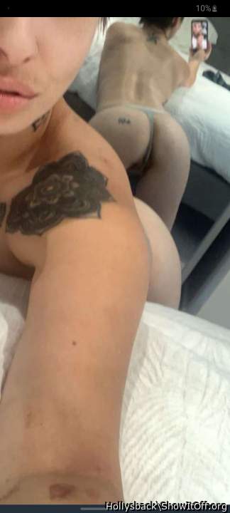 Very beautiful and firm ass but those plump lips would look 