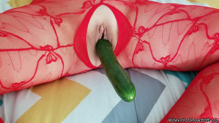 Very long and heavy cucumber, but I'm so tight I can hold it inside !