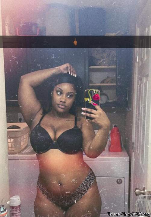 Delicious looking body would love to play with you 😈