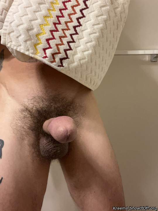 Photo of a man's swollen penis head from Kreems