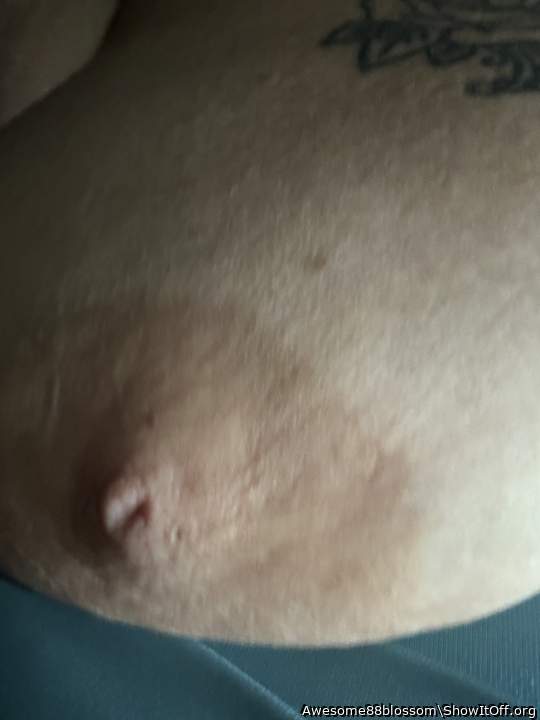 Gorgeous nipple! Love to suck it!!!