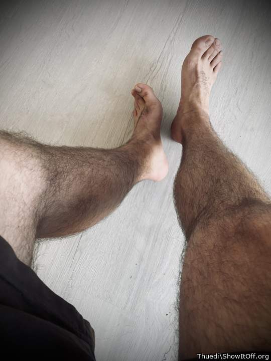 Sexy bare feet!