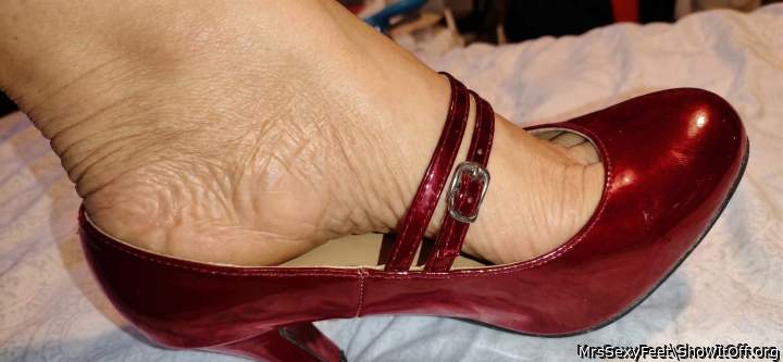 Adult image from MrsSexyFeet