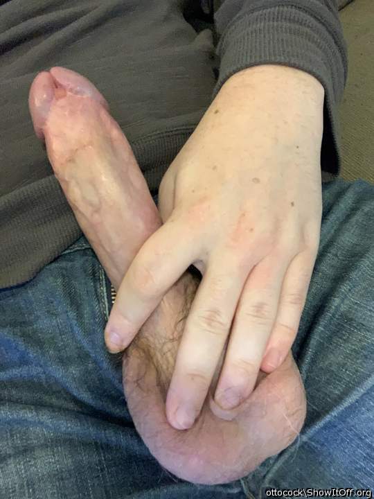 I'd love to worship, suck a load from your hot thick cock 