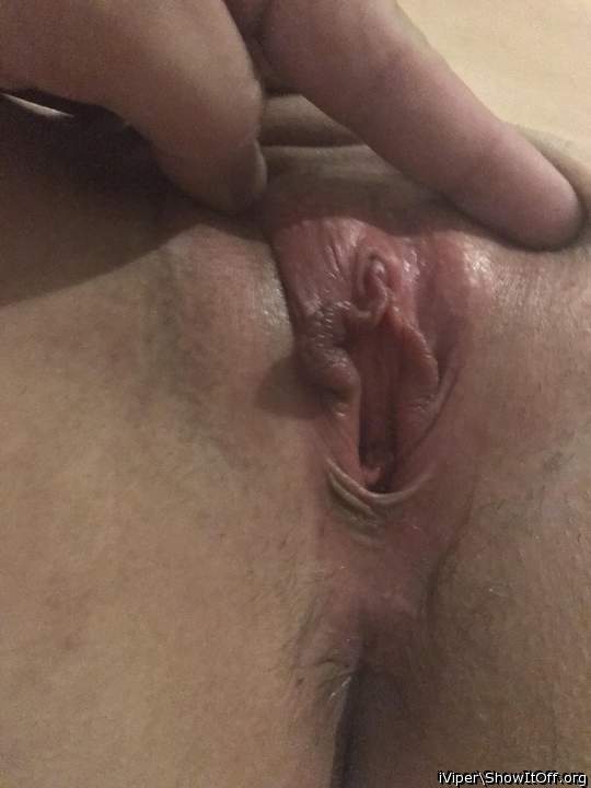 Opening her cunt &#128525;