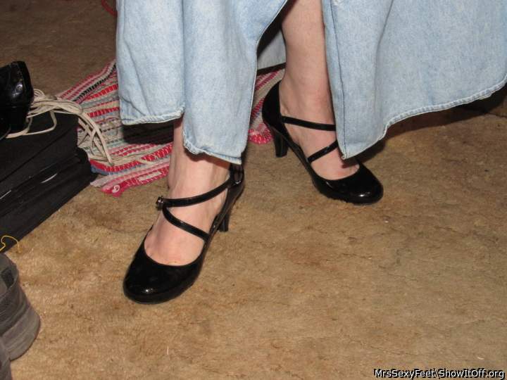 Adult image from MrsSexyFeet