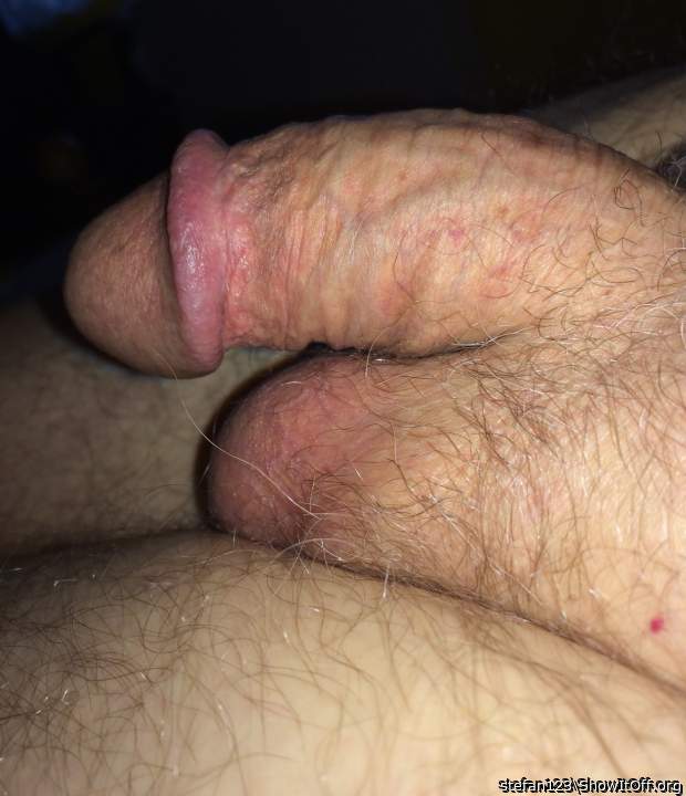 What an attractive dick - it's nice & thick.