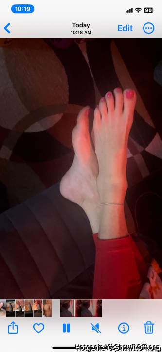 Mmmm very hot and sexy toes 